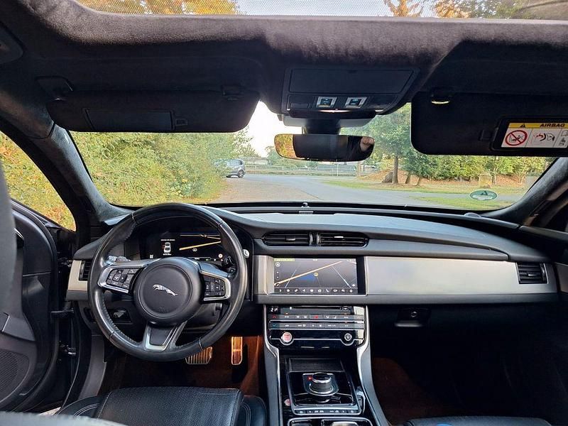 Grau Gebraucht 2019 Jaguar XF Prestige Limousine | 18.000 € (Guter Preis) - Bild 1/4