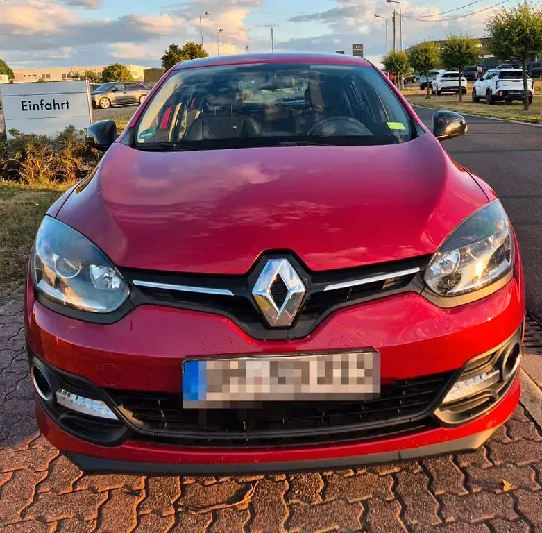 Gebraucht Renault Mégane III LIMITED 110 PS (80 kW) 2015 Rot Limousine