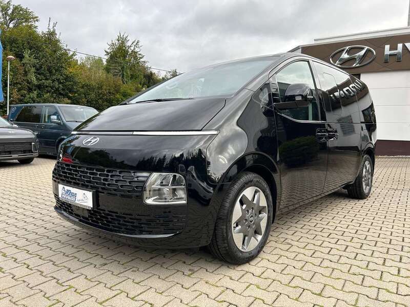 Abyss black / mic Gebraucht 2023 Hyundai Staria Prime Van | 39.995 € (Superpreis) - Bild 1/4