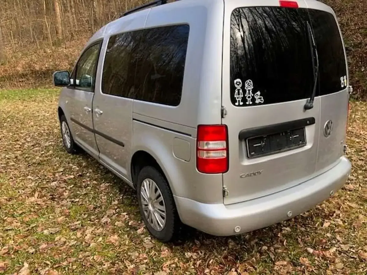 Gebraucht VW Caddy Comfortline 105 PS (77 kW) 2012 Reflexsilber metallic Van / Kleinbus