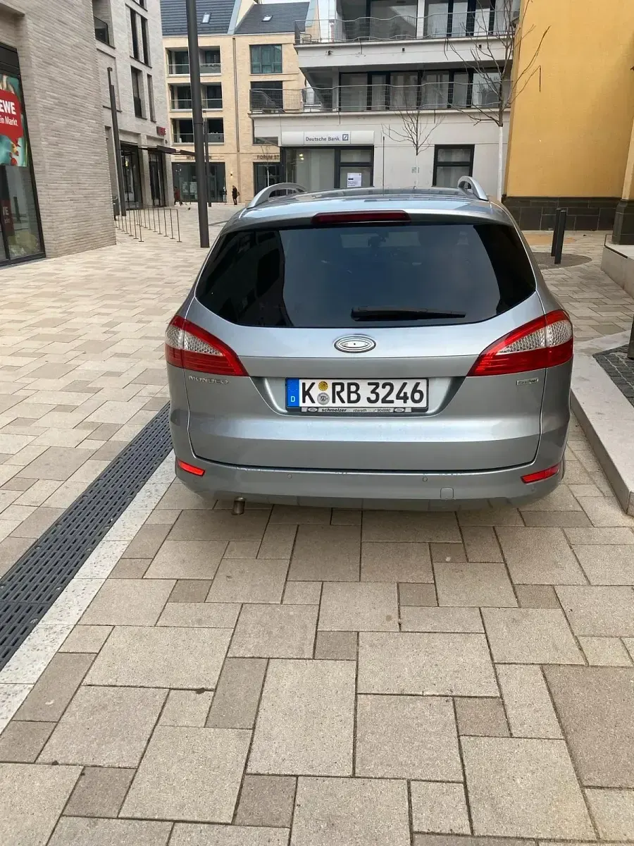 Usado Ford Mondeo Titanium 140 CV (102 kW) 2009 Gris Berlina