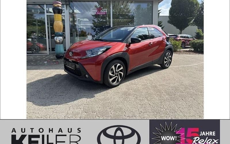 Rot Neu 2025 Toyota Aygo Play Kleinwagen | 21.660 € - Bild 1/4