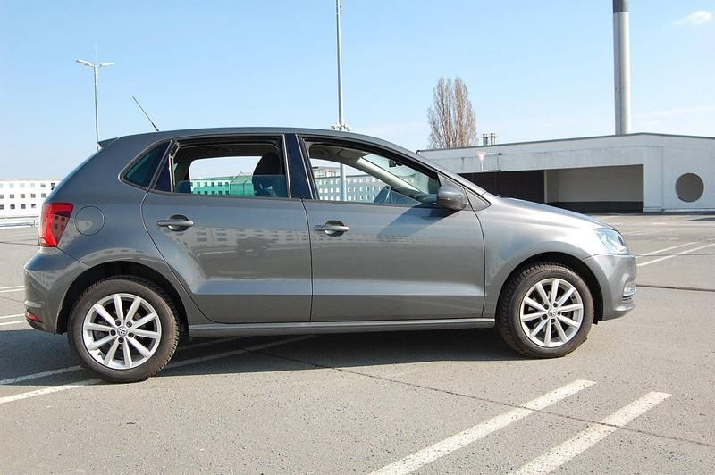 Gebraucht VW Polo LOUNGE 90 PS (66 kW) 2015 Grau Kleinwagen