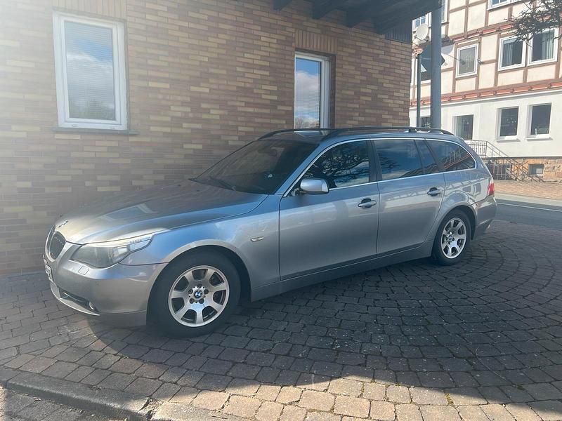 Gebraucht BMW 525 163 PS (119 kW) 2006 Grau Kombi
