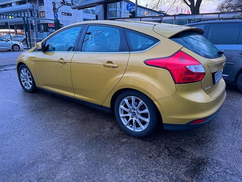 Gebraucht Ford Focus 146 PS (107 kW) 2011 Gelb Kleinwagen