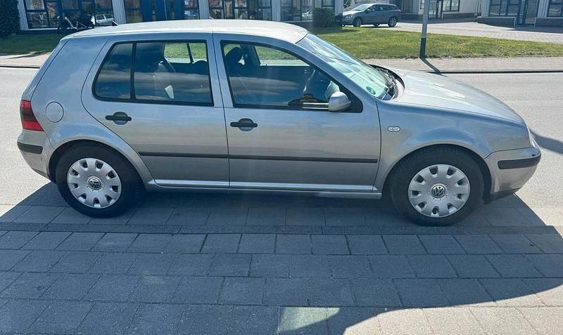 Gebraucht VW Golf IV 74 PS (54 kW) 2002 Silber Kleinwagen