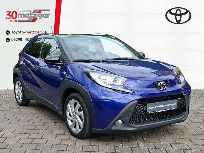 Blau Gebraucht 2022 Toyota Aygo Pulse Kleinwagen | 16.920 € (Fairer Preis) - Bild 1/4
