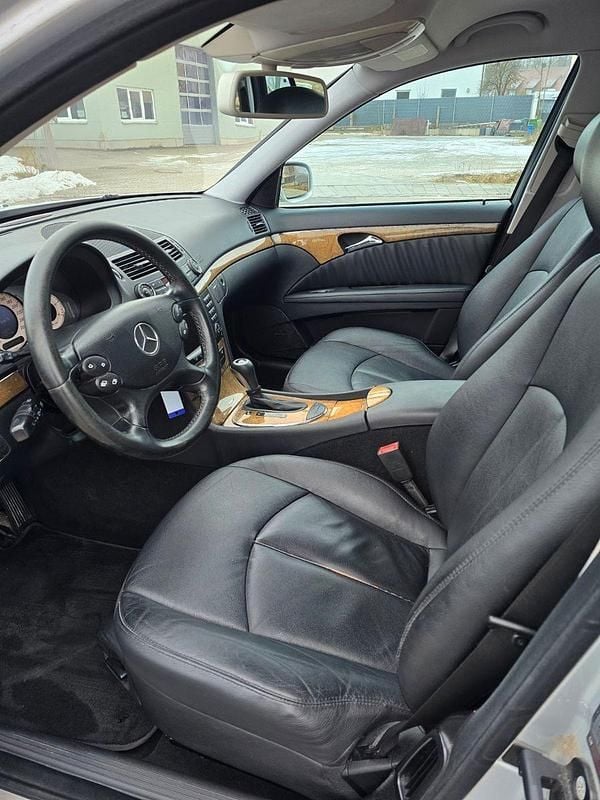 Gebraucht Mercedes E320 Avantgarde 224 PS (164 kW) 2007 Silber Kombi