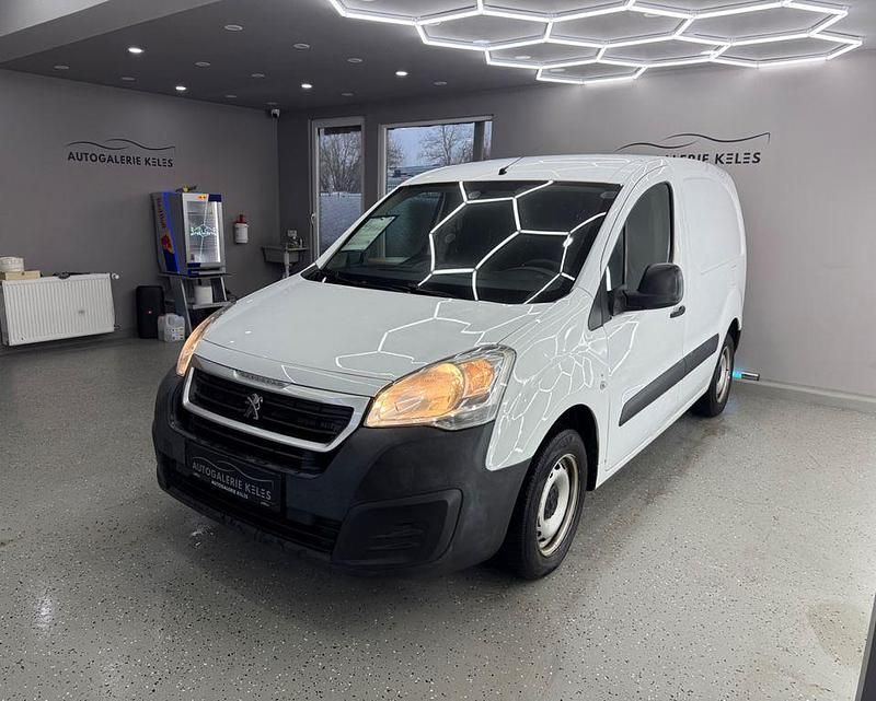 Gebraucht Peugeot Partner Premium 75 PS (55 kW) 2017 Weiß Van / Kleinbus