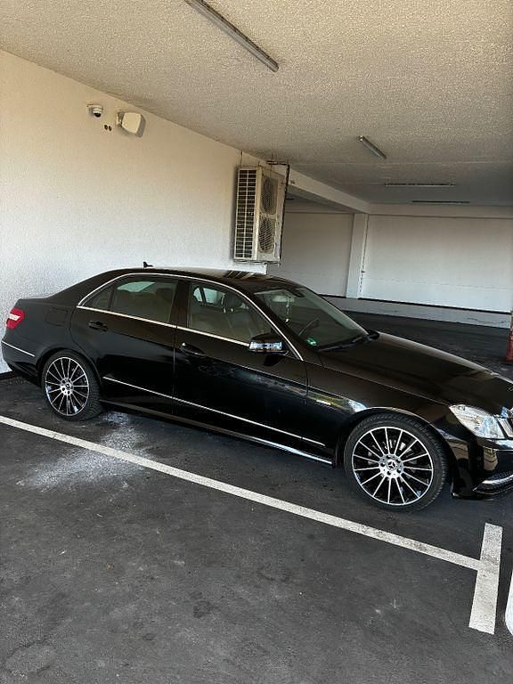 Gebraucht Mercedes E200 Avantgarde 184 PS (135 kW) 2011 Schwarz Limousine