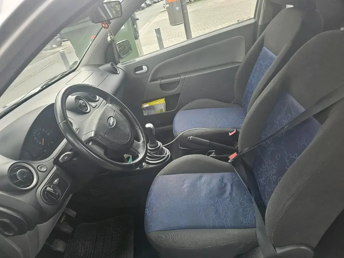 Gebraucht Ford Fiesta 80 PS (58 kW) 2002 Silber Kleinwagen