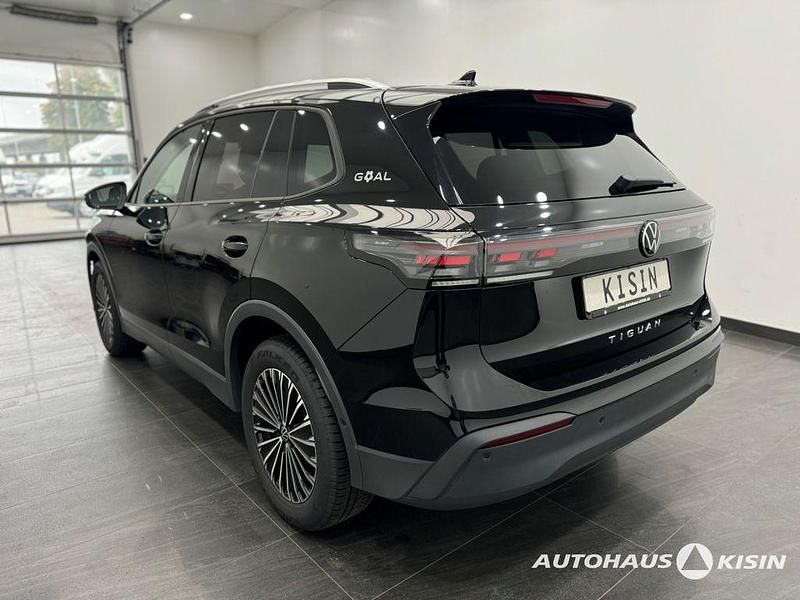 Gebraucht VW Tiguan Goal 150 PS (110 kW) 2025 Schwarz SUV