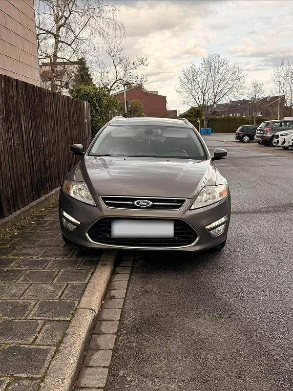 Gebraucht Ford Mondeo Titanium 140 PS (102 kW) 2014 Grau Kombi