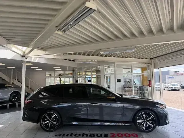 Gebraucht BMW 540 M Sport 303 PS (222 kW) 2025 Grau Limousine