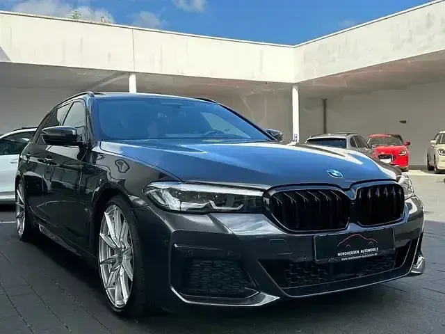 Gebraucht BMW 530 M Sport 245 PS (180 kW) 2022 Grau Kombi