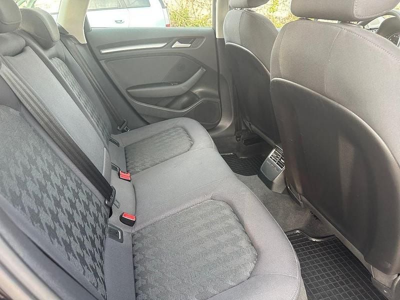 Gebraucht Audi A3 Attraction 122 PS (89 kW) 2013 Schwarz Limousine