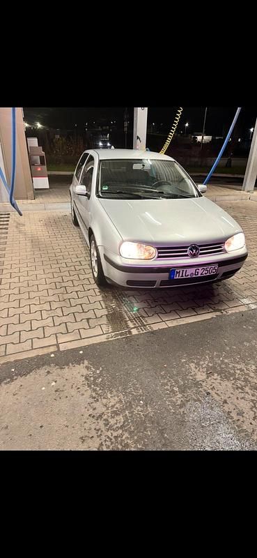 Silber Gebraucht 2002 VW Golf Coupé | 2.490 € (Teuer) - Bild 1/4