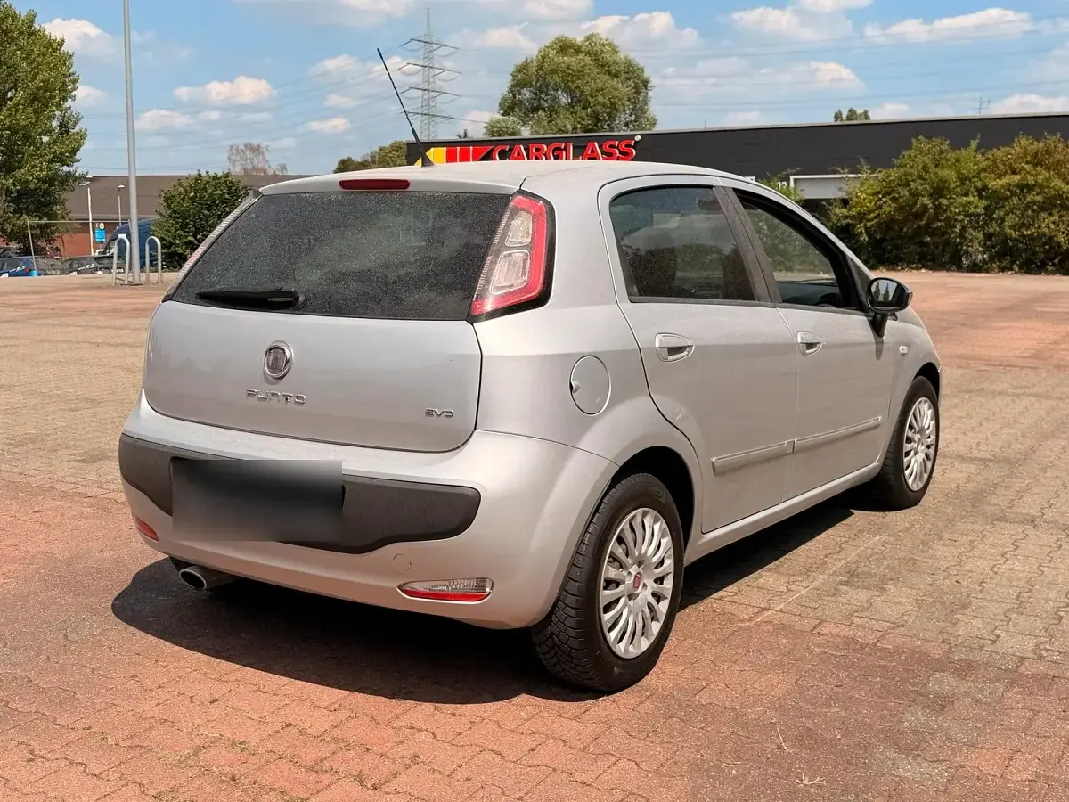 Gebraucht Fiat Punto 104 PS (76 kW) 2010 Silber Kleinwagen