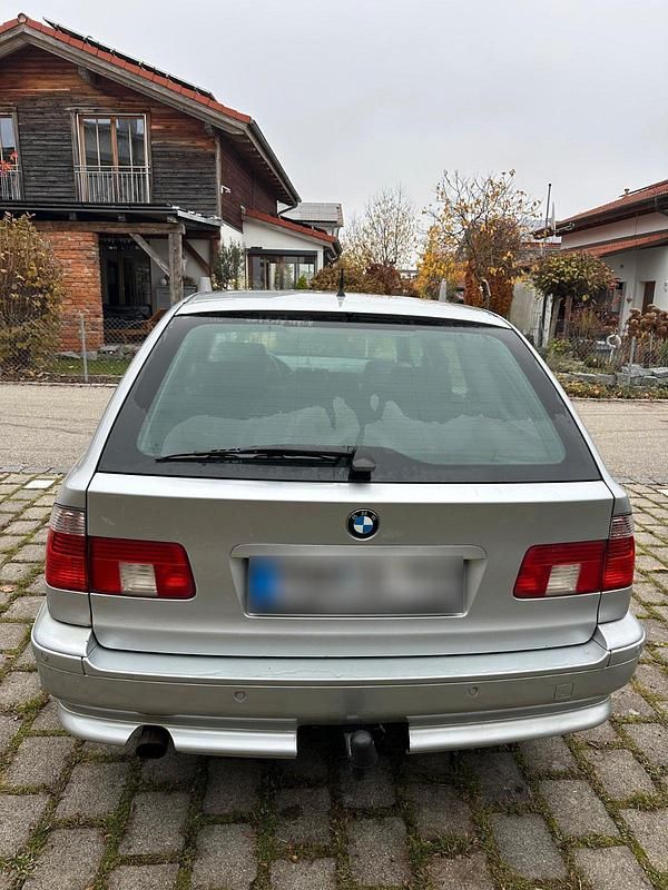 Gebraucht BMW 525 192 PS (141 kW) 2003 Silber Kombi