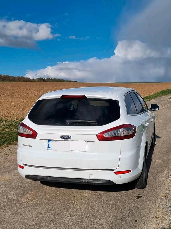 Gebraucht Ford Mondeo 140 PS (102 kW) 2012 Weiß Kombi