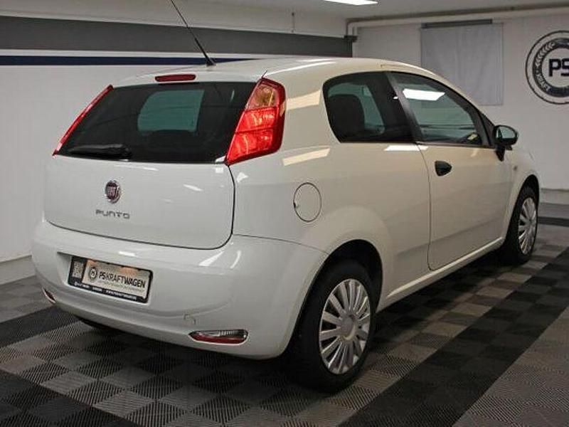 Gebraucht Fiat Punto Pop 69 PS (50 kW) 2015 Weiß Limousine