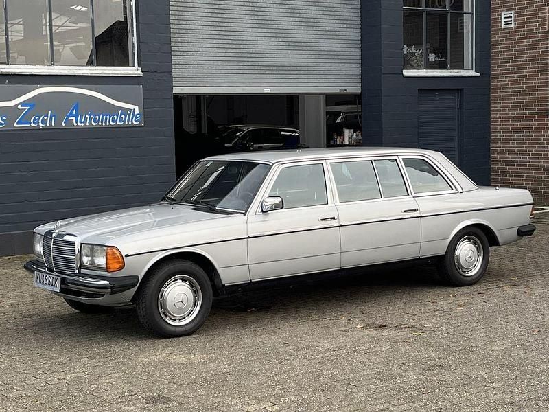 Astralsilber metallic (metallic) Gebraucht 1985 Mercedes E300 Limousine | 19.950 € - Bild 1/4