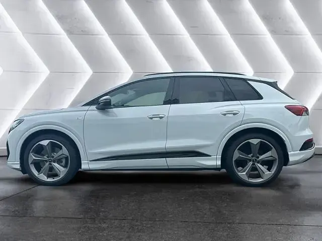 Gebraucht Audi Q4 e-tron S-Line 150 kW (204 PS) 2026 Weiß SUV