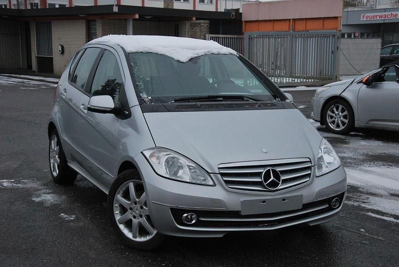 Silber Gebraucht 2010 Mercedes A170 Kleinwagen | 6.350 € - Bild 1/4