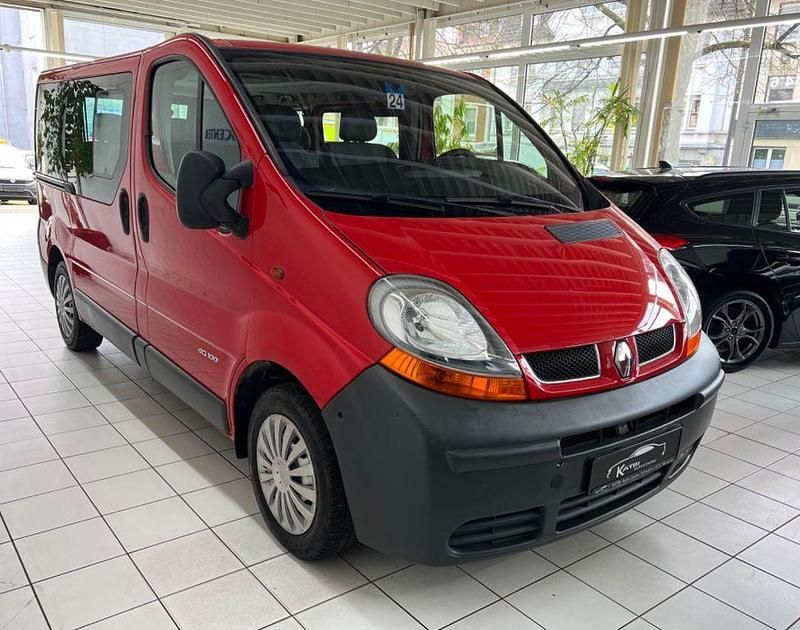 Second-hand Renault Trafic 101 CP (74 kW) 2004 Roșu Monovolum