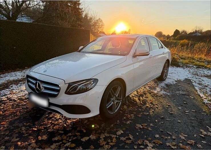 Gebraucht Mercedes E220 Avantgarde 194 PS (142 kW) 2016 Weiß Limousine