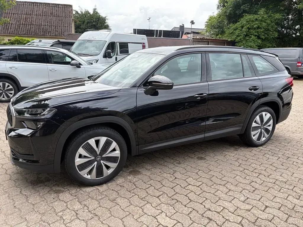 Neu Skoda Kodiaq Selection 150 PS (110 kW) 2025 Schwarzmagic perleffekt SUV