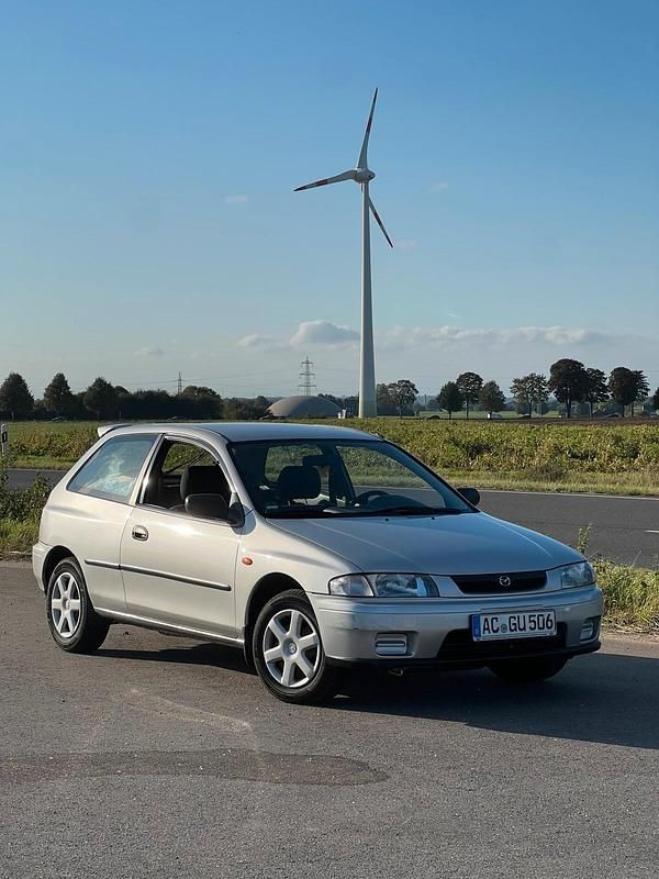 Silber Gebraucht 1999 Mazda 323 Coupé | 2.000 € - Bild 1/4