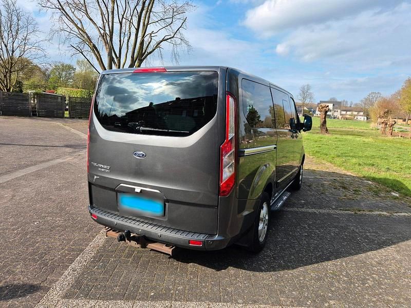Gebraucht Ford Tourneo 170 PS (125 kW) 2016 Grau Van / Kleinbus