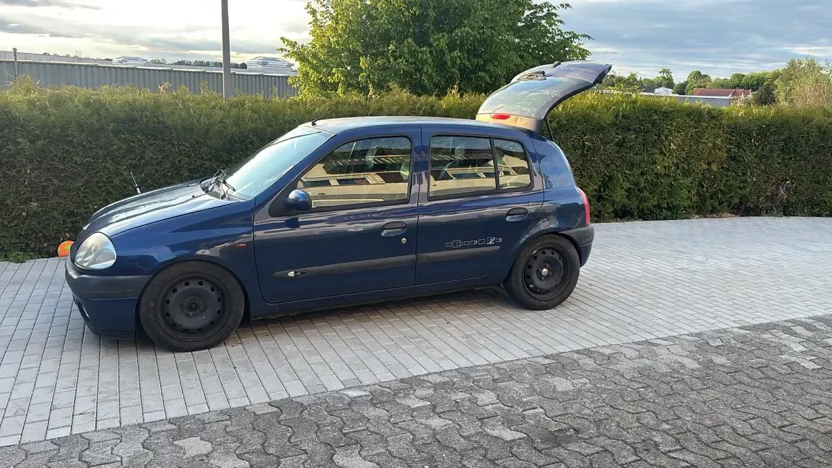 Gebraucht Renault Clio II 75 PS (55 kW) 2002 Blau Kleinwagen