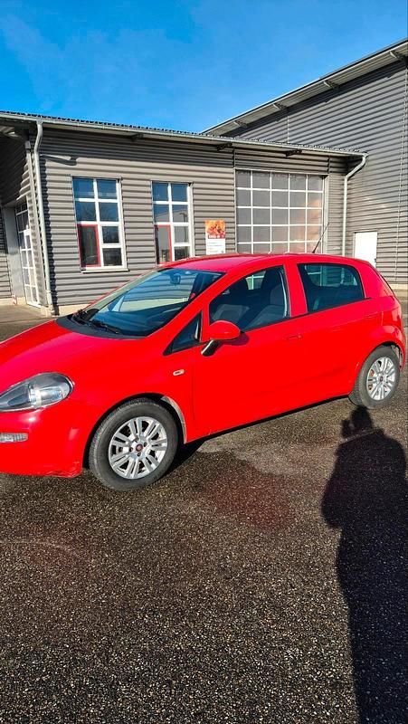 Gebraucht Fiat Punto 69 PS (50 kW) 2016 Rot Kleinwagen