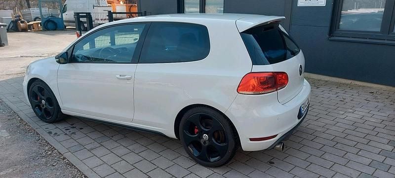 Gebraucht VW Golf GTI 210 PS (154 kW) 2011 Weiß Coupé