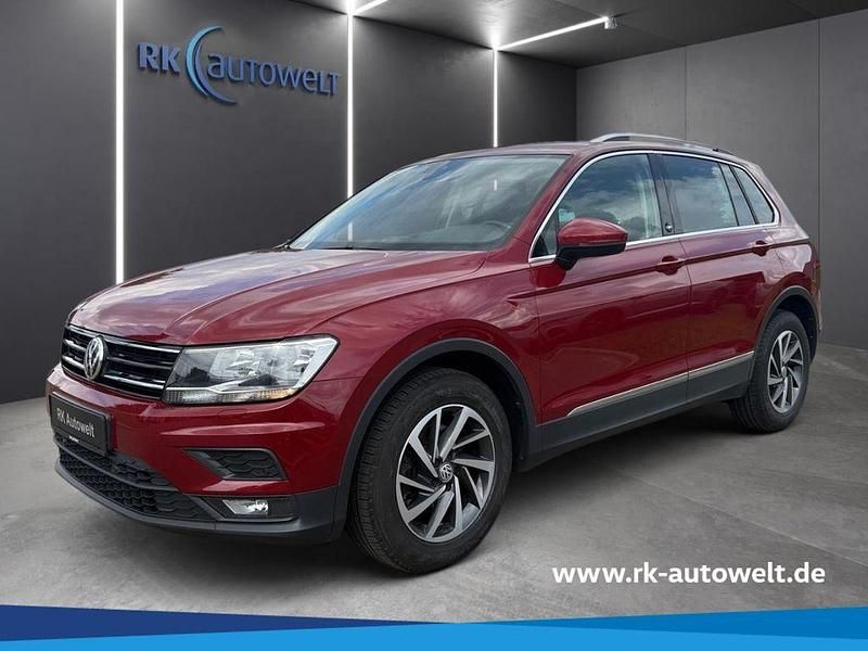 Rot Gebraucht 2018 VW Tiguan Sound SUV | 17.790 € (Fairer Preis) - Bild 1/4