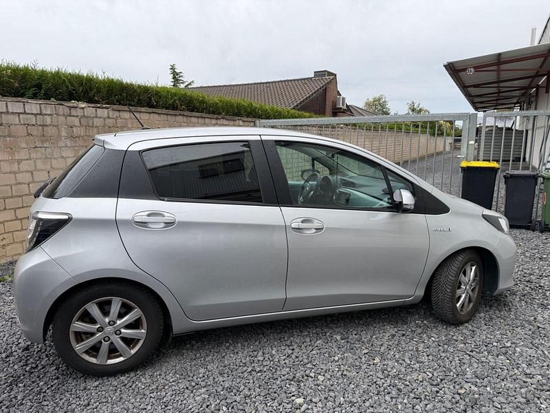 Silber Gebraucht 2014 Toyota Yaris Kleinwagen | 9.900 € (Guter Preis) - Bild 1/4