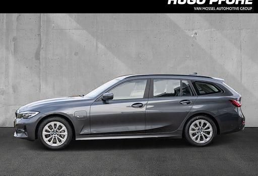 Gebraucht BMW 330e Advantage 292 PS (214 kW) 2021 Grau Kombi