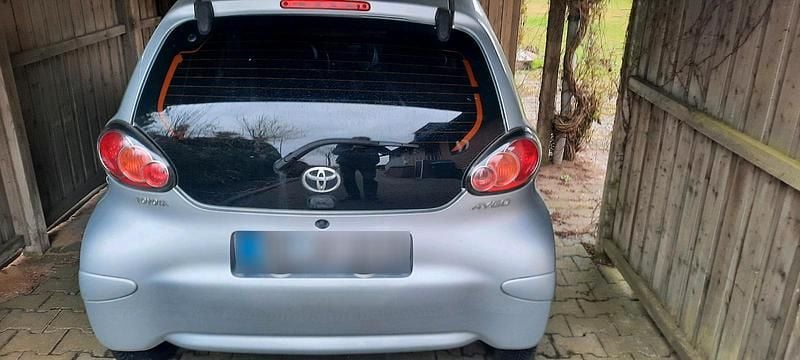 Gebraucht Toyota Aygo 68 PS (50 kW) 2013 Weiß Kleinwagen