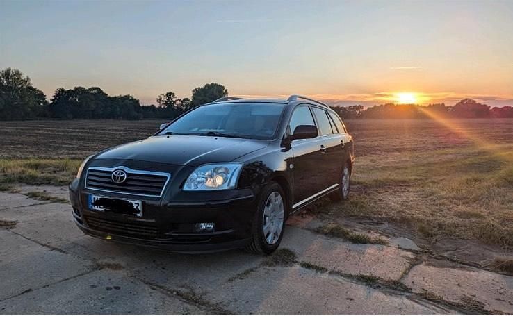 Schwarz Gebraucht 2005 Toyota Avensis Kombi | 2.350 € (Fairer Preis) - Bild 1/4