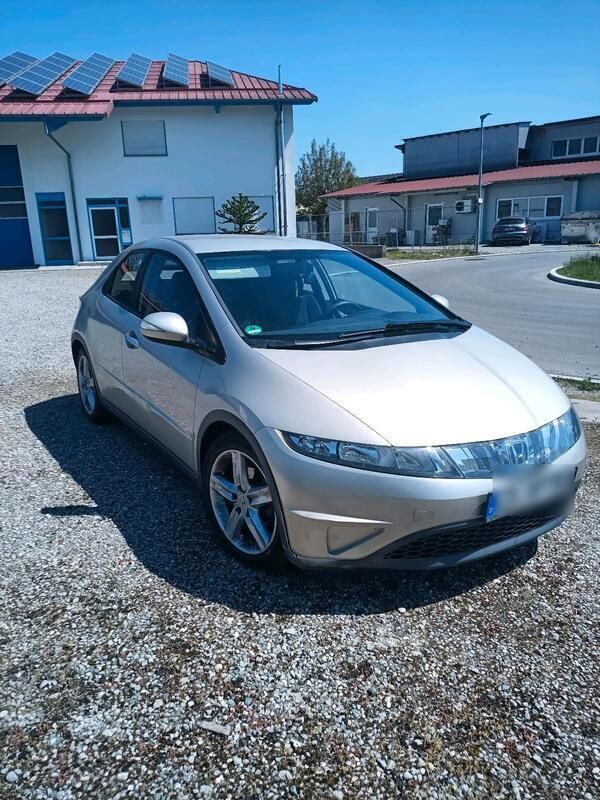 Grau Gebraucht 2007 Honda Civic Limousine | 4.700 € (Guter Preis) - Bild 1/4