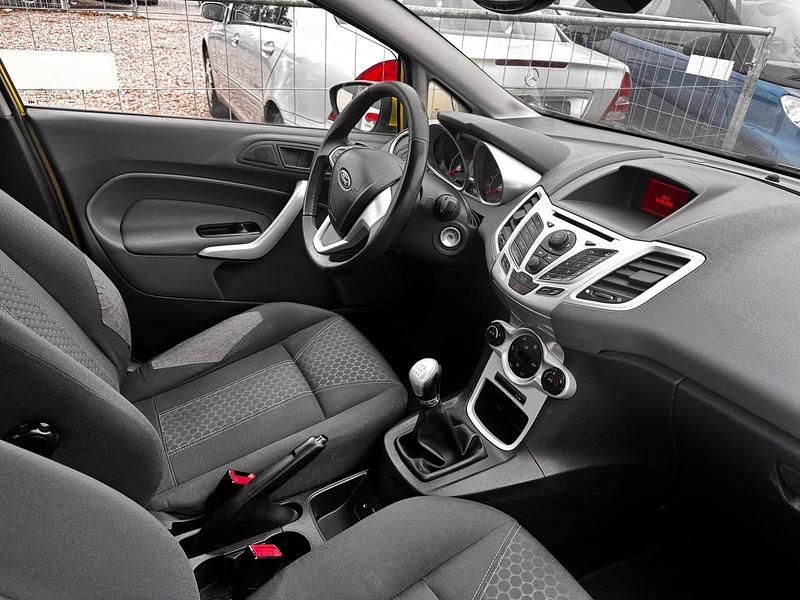 Gebraucht Ford Fiesta 90 PS (66 kW) 2009 Grün Kleinwagen