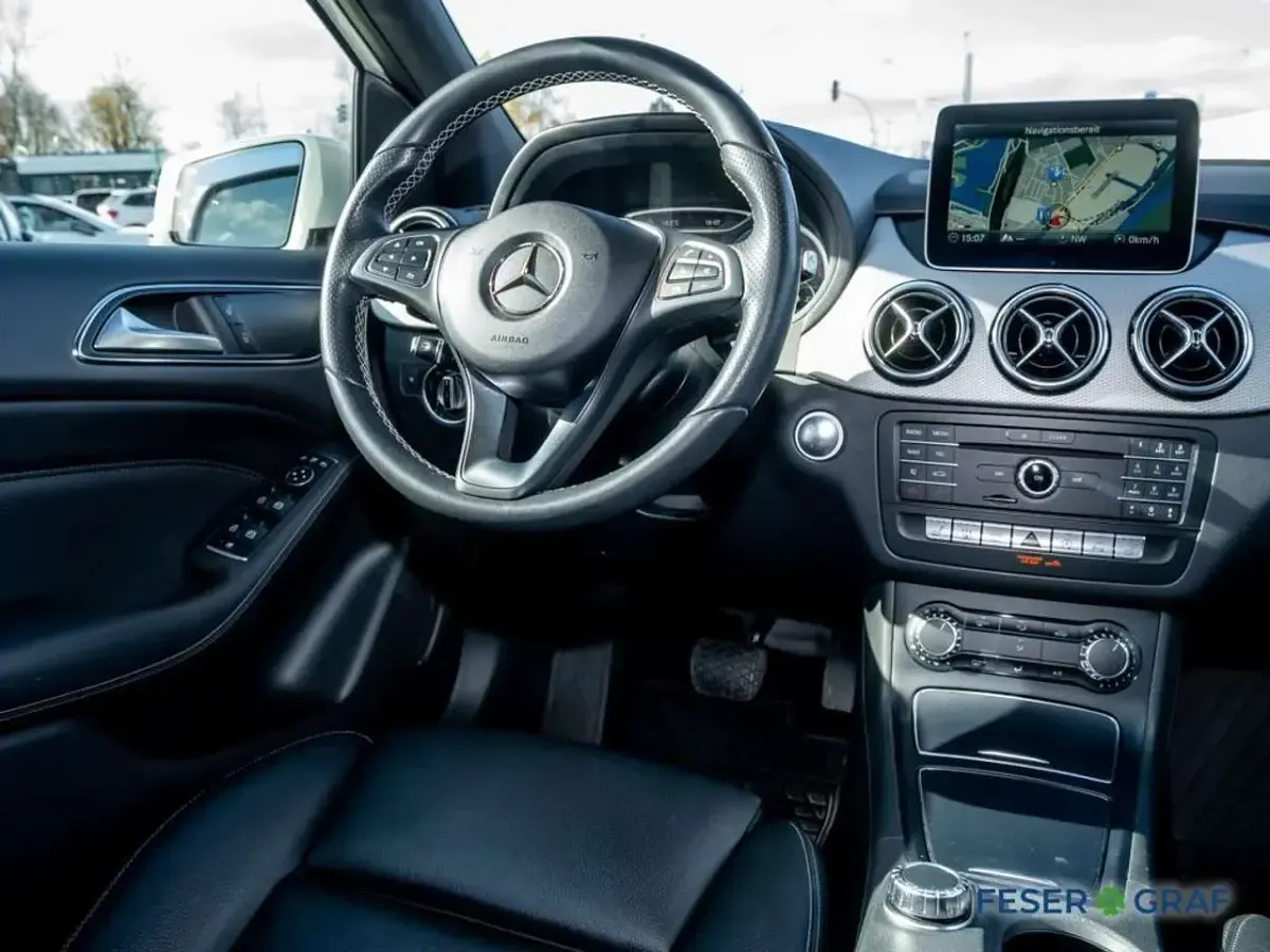 Gebraucht Mercedes B220 Urban 184 PS (135 kW) 2017 Weiß Kleinwagen
