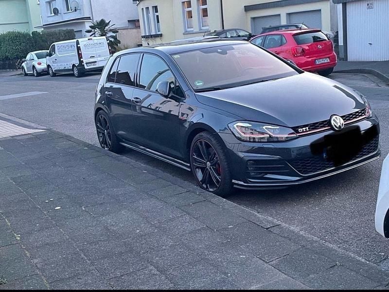 Grau Gebraucht 2018 VW Golf VII GTI Limousine | 17.000 € (Superpreis) - Bild 1/4