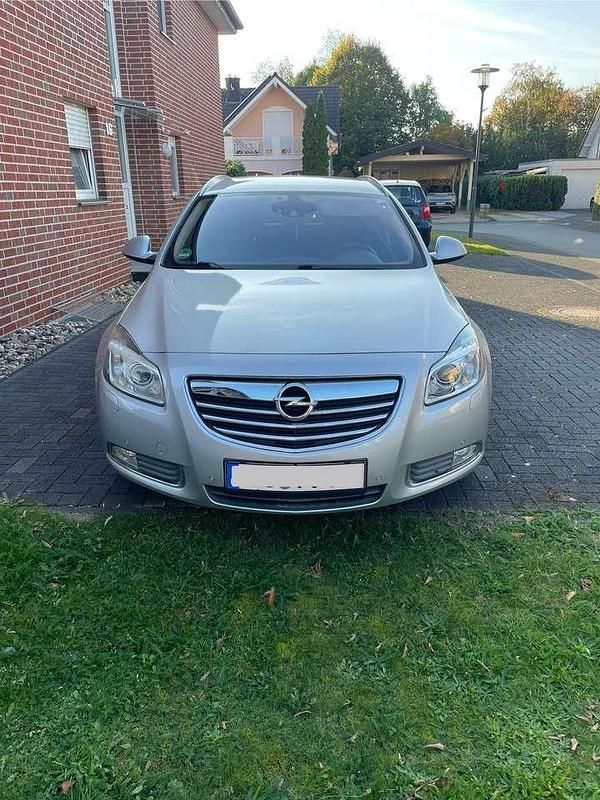 Grau Gebraucht 2011 Opel Insignia Innovation Kombi | 5.200 € (Fairer Preis) - Bild 1/4