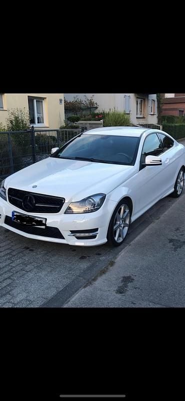 Weiß Gebraucht 2012 Mercedes C180 AMG Coupé | 8.800 € (Guter Preis) - Bild 1/4
