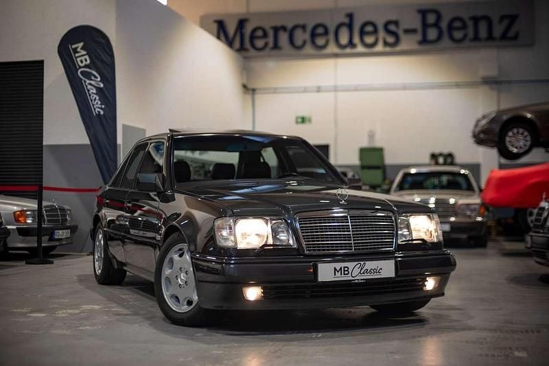 Gebraucht Mercedes E500 320 PS (235 kW) 1992 Blauschwarz (199) Limousine
