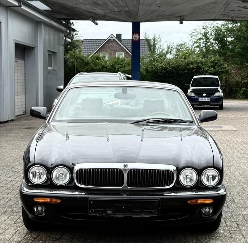 Schwarz Gebraucht 2001 Jaguar XJ8 Limousine | 13.900 € (Guter Preis) - Bild 1/4
