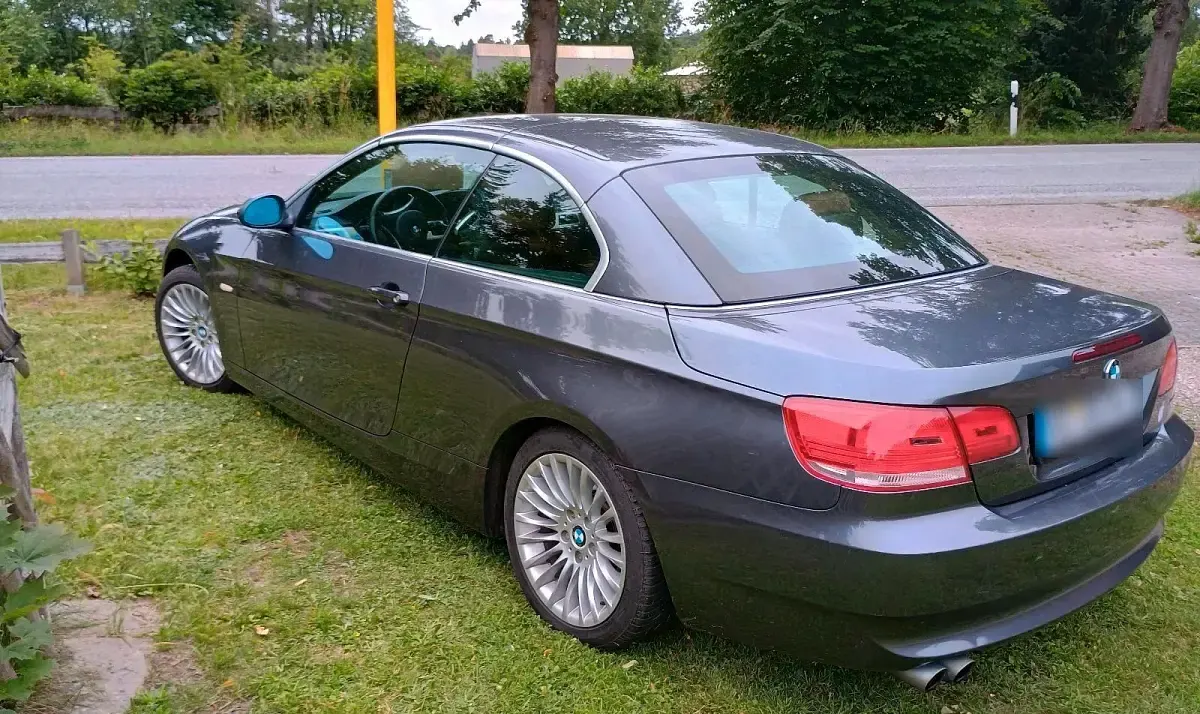 Gebraucht BMW 325 Cabriolet 218 PS (160 kW) 2007 Grau Cabrio